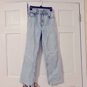Abercrombie and Fitch 90’s Relaxed High Rise Jeans in size 28/6S